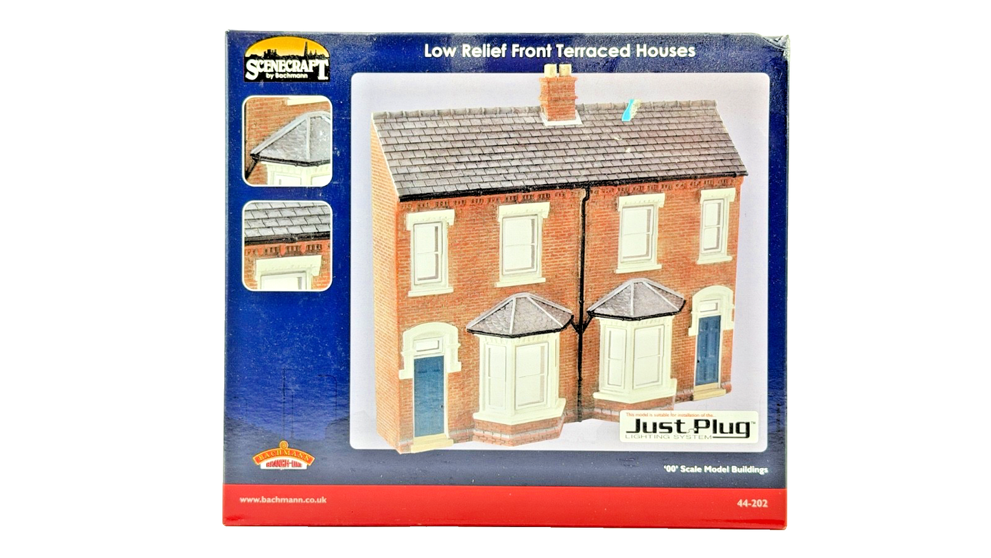 BACHMANN OO GAUGE SCENECRAFT - 44-202 - LOW RELIEF FRONT TERRACED HOUSES - NEW