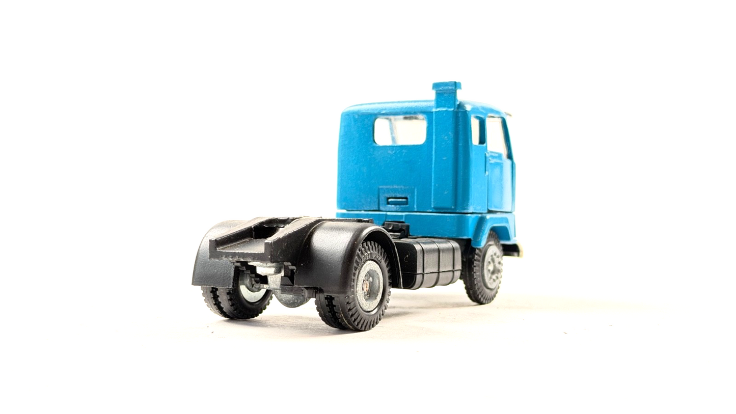 TEKNO 1/50 SCALE REPAINTED? BLUE VOLVO F88 4X2 TRACTOR UNIT UNBOXED