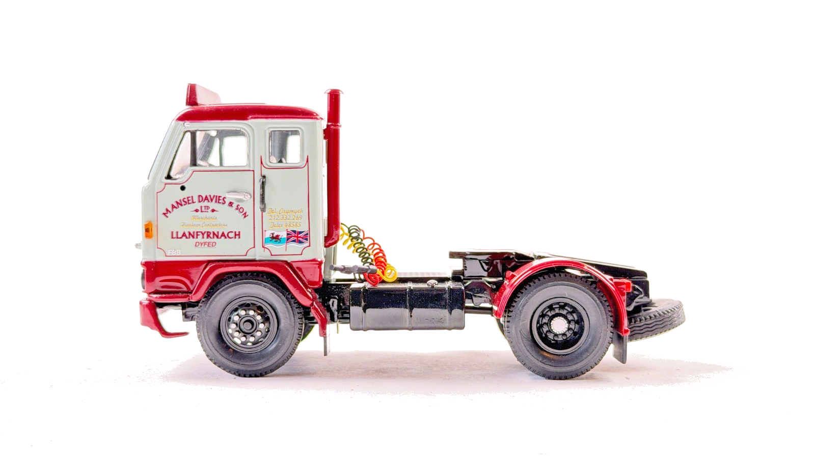 CORGI 1/50 SCALE CC13108 MANSEL DAVIES DYDED VOLVO F88 4X2 TRACTOR UNIT UNBOXED