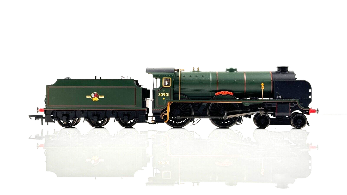 HORNBY 00 GAUGE - R2845 - BR GREEN 4-4-0 SCHOOLS CLASS 30901 'WINCHESTER' BOXED