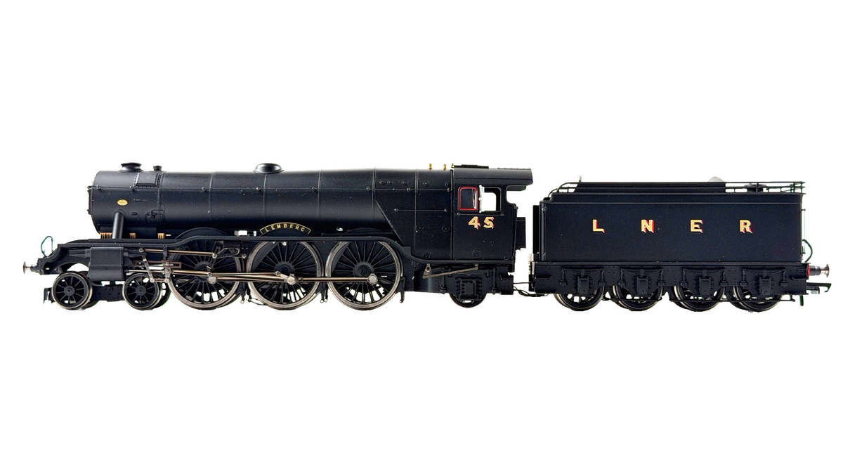 HORNBY OO GAUGE - R30087 - LNER BLACK CLASS A3 LOCOMOTIVE 4-6-2 LEMBERG NO.45