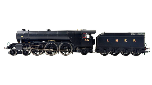 HORNBY OO GAUGE - R30087 - LNER BLACK CLASS A3 LOCOMOTIVE 4-6-2 LEMBERG NO.45