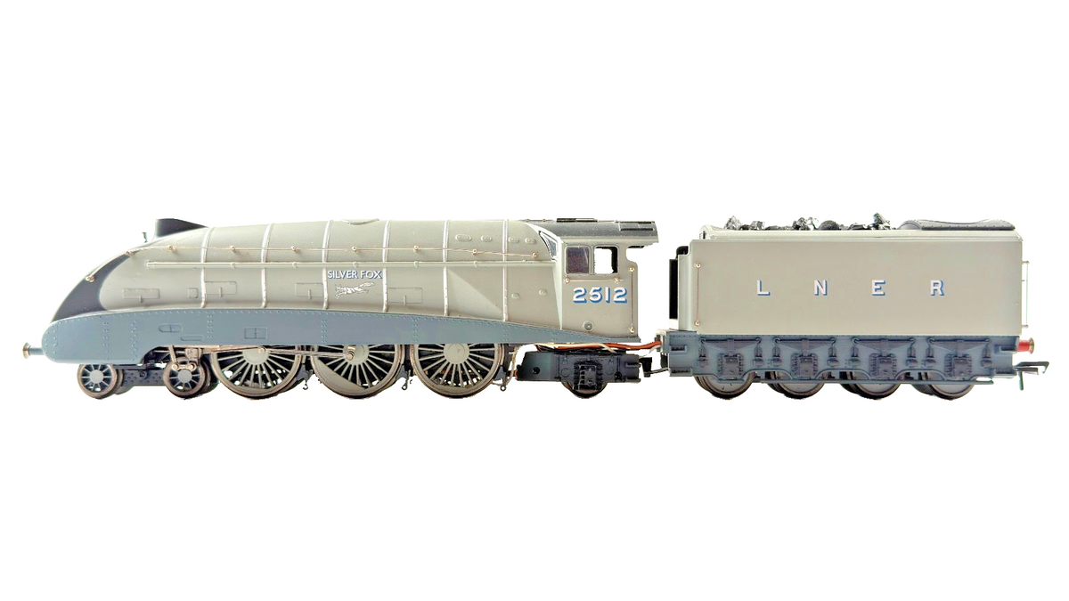 BACHMANN OO GAUGE - LNER SILVER 4-6-2 CLASS A4 SILVER FOX 2512 DCC SOUND UNBOXED