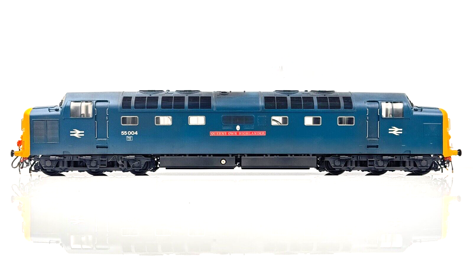 DJH O GAUGE - CLASS 55 DELTIC DIESEL BR BLUE QUEENS OWN HIGHLANDER 55004 - SUPER