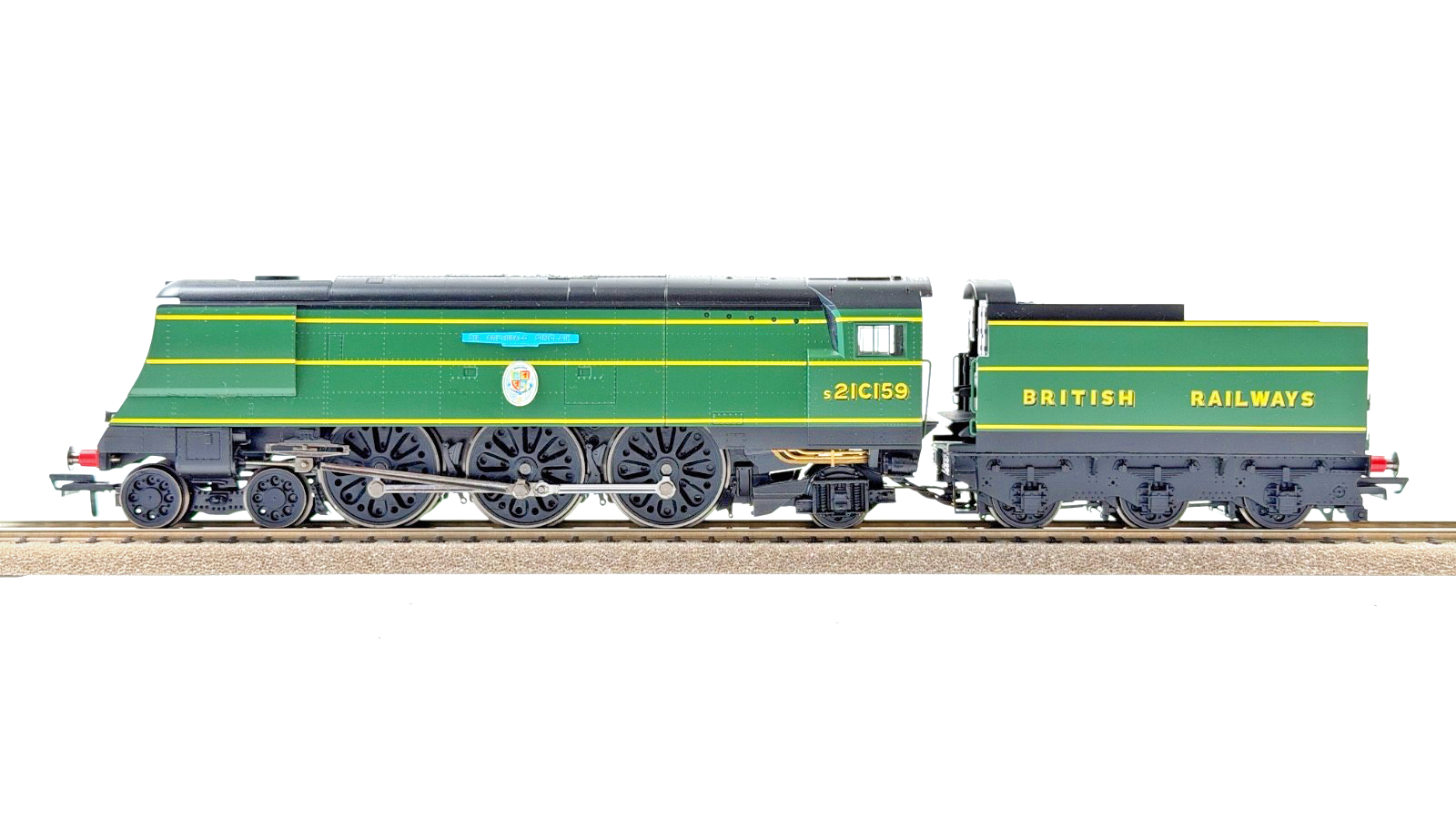 HORNBY 00 GAUGE - R3525 - BR 4-6-2 BATTLE OF BRITAIN SIR ARCHIBALD SINCLAIR