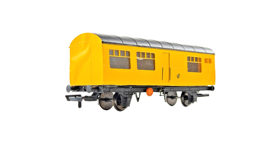 SILVER FOX MODELS OO GAUGE - IRISH RAIL IE ENGINEERS YELLOW TOOL VAN BOXED