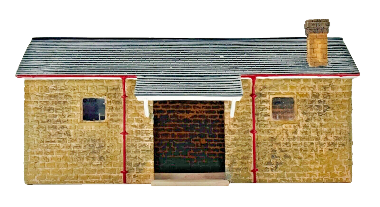 HORNBY 00 GAUGE SKALEDALE - R8635 - STONE GOODS SHED - BOXED