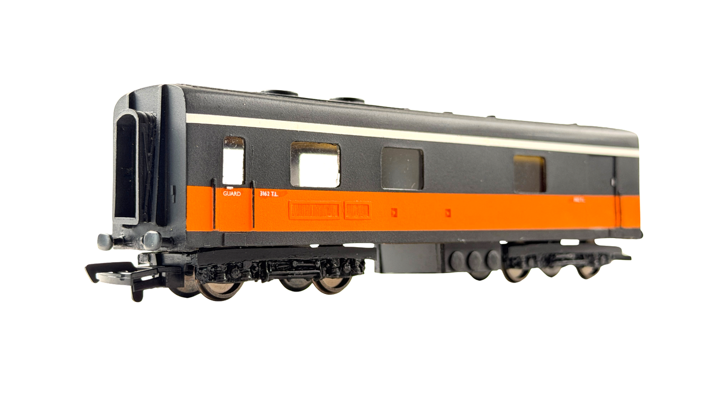 SILVER FOX MODELS OO GAUGE - IRISH RAIL ORANGE & BLACK SINGLE STRIPE DUTCH VAN