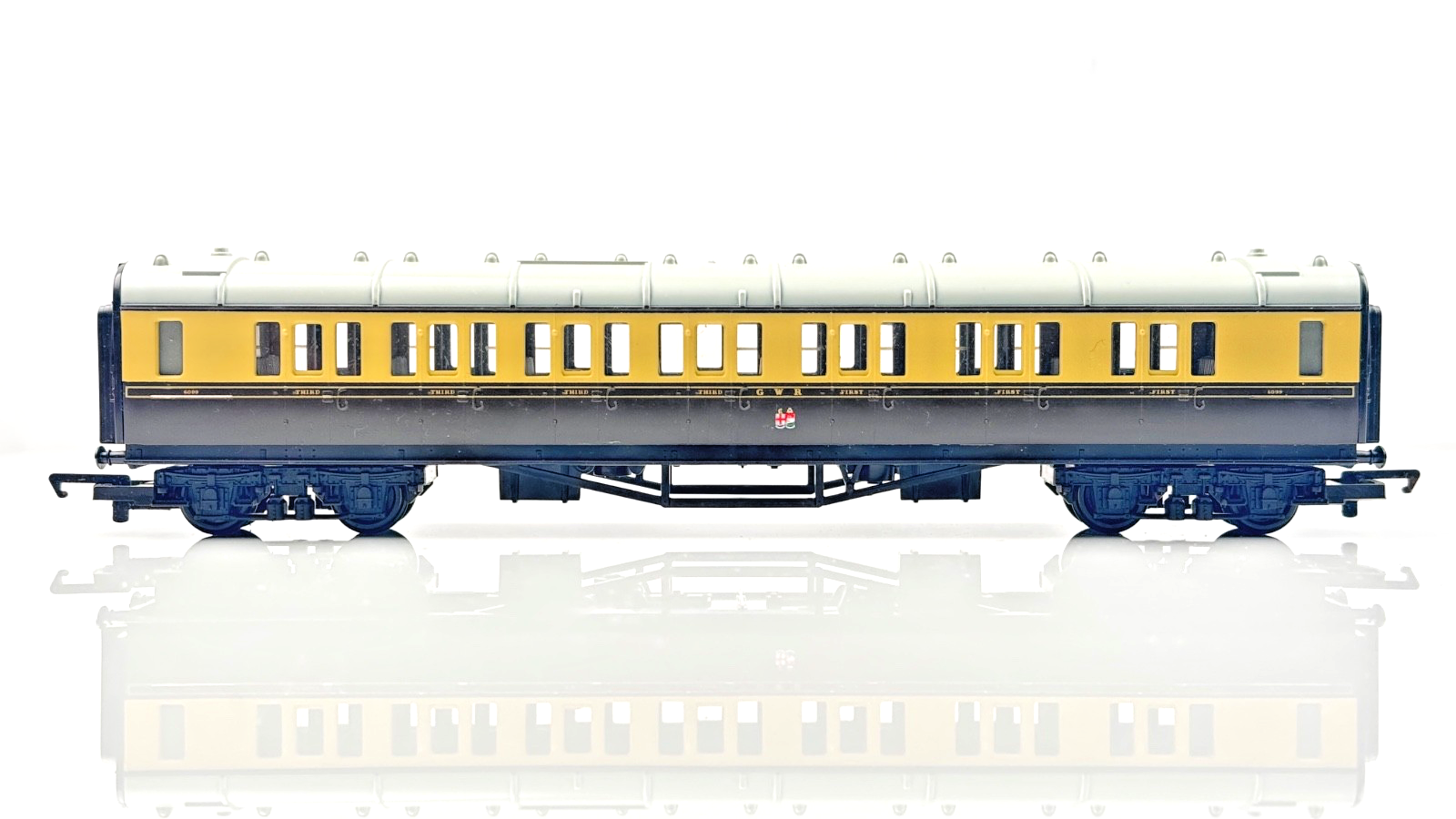 HORNBY 00 GAUGE - R4065 - GWR GREAT WESTERN CHOCOLATE CREAM COMPOSITE COACH 6099