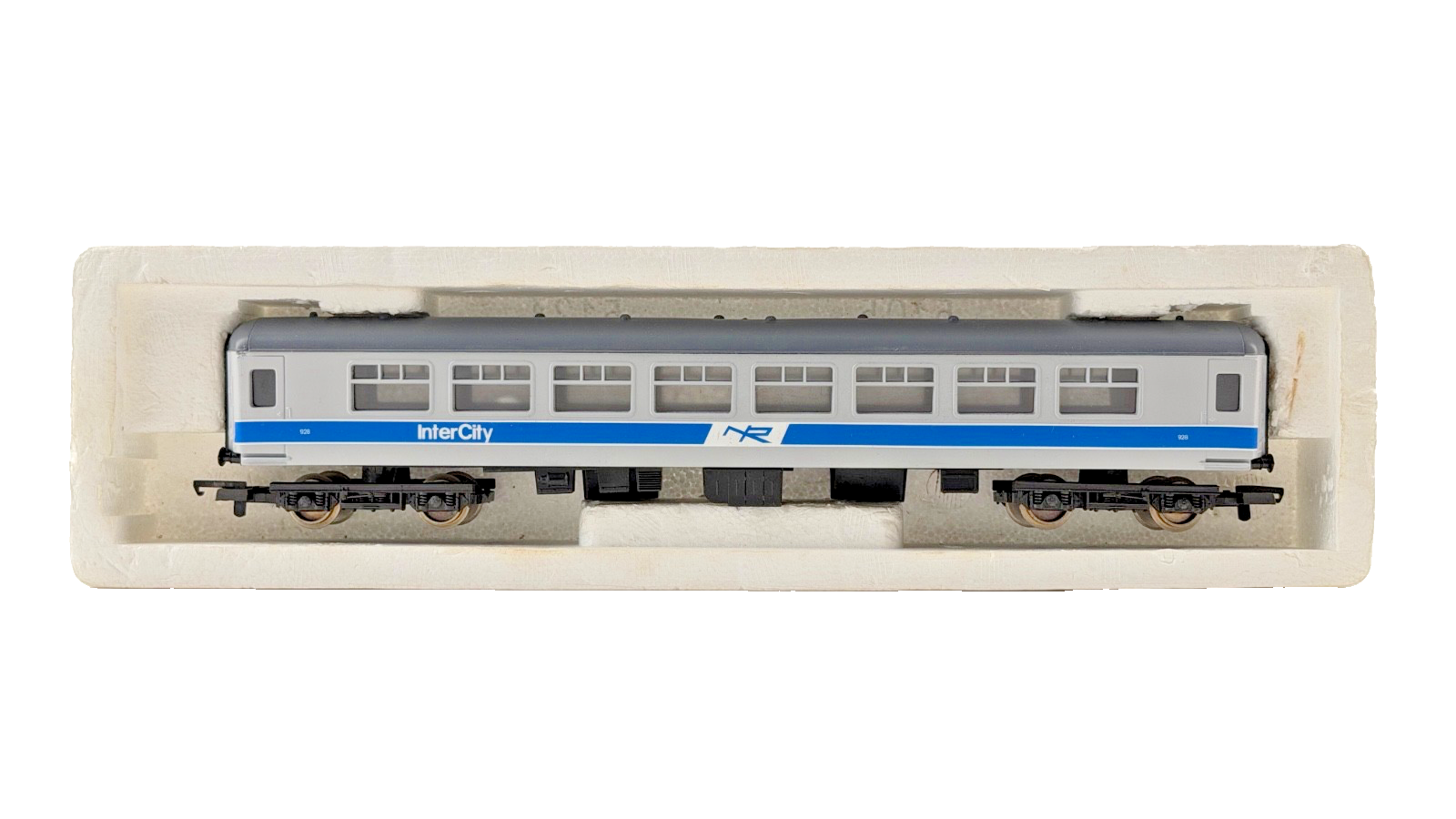 LIMA OO GAUGE - NIR NORTHERN IRISH INTERCITY REFINISHED LIGHT GREY COACHES X 3