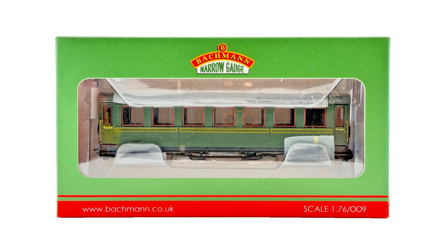 BACHMANN OO9 SCALE - 394-002 - STEEL BODIED BOGIE 3RD COACH LINED GREEN BOXED