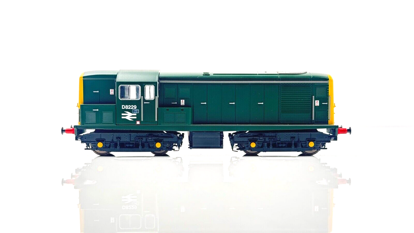 HELJAN 00 GAUGE - 1502 - CLASS 15 DIESEL D8229 BR GREEN FULL YELLOW ENDS BOXED