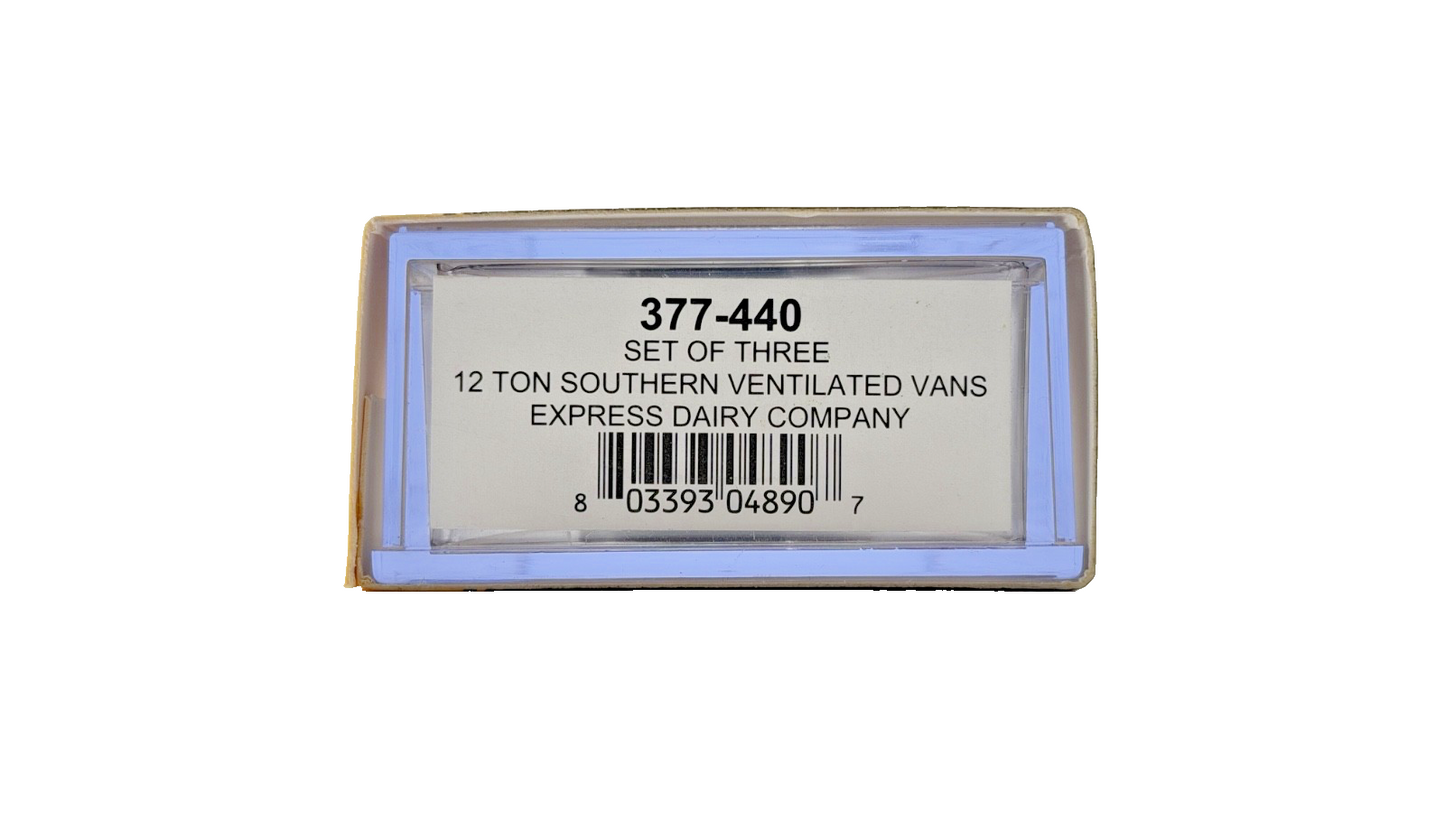 GRAHAM FARISH N GAUGE - 377-440 - 12 TON VENT VAN EXPRESS DAIRY COMPANY SET OF 3