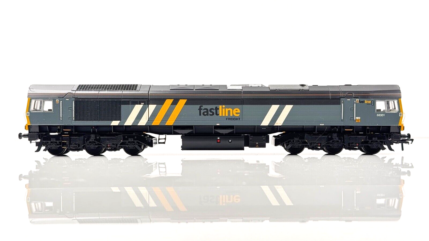 BACHMANN 00 GAUGE - 32-979Y - CLASS 66 66301 FASTLINE LIVERY (FOR RAIL EXPRESS)