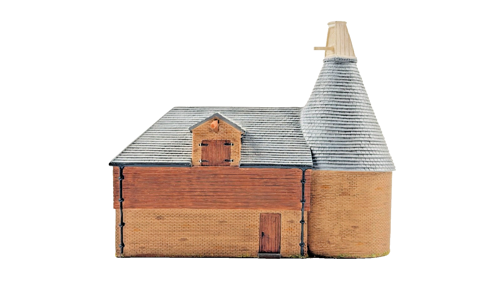 HORNBY OO GAUGE SKALEDALE - R8568 - OAST HOUSE - UNBOXED