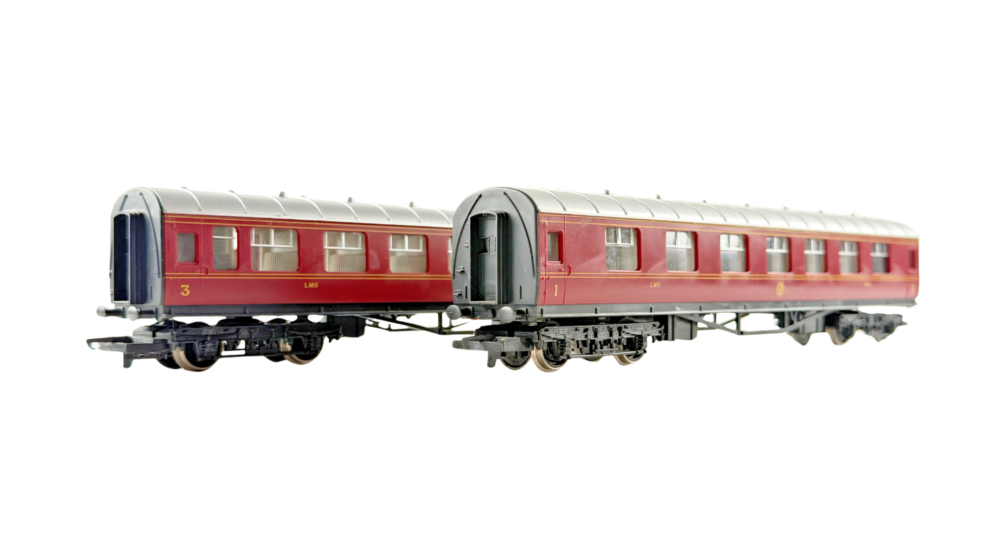 HORNBY OO GAUGE - RAKE OF 2 LMS MAROON STANIER PASSENGER COACHES UNBOXED