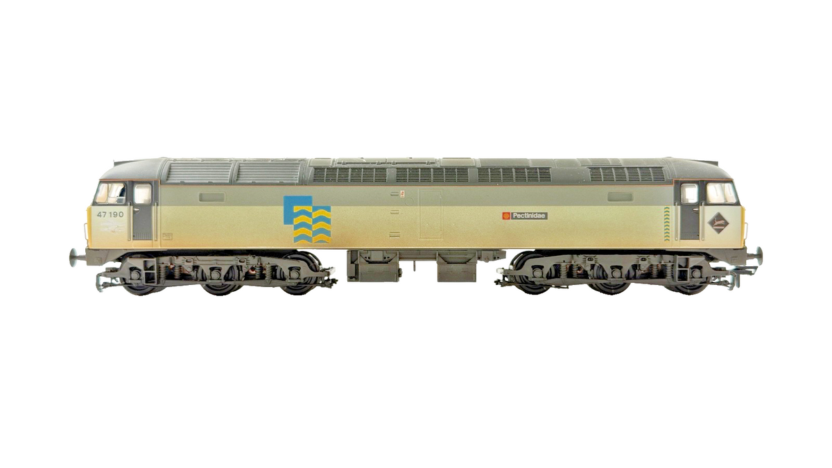 BACHMANN OO GAUGE - 31-658 - CLASS 47 DIESEL 47190 PECTINIADE RAILFREIGHT DCC