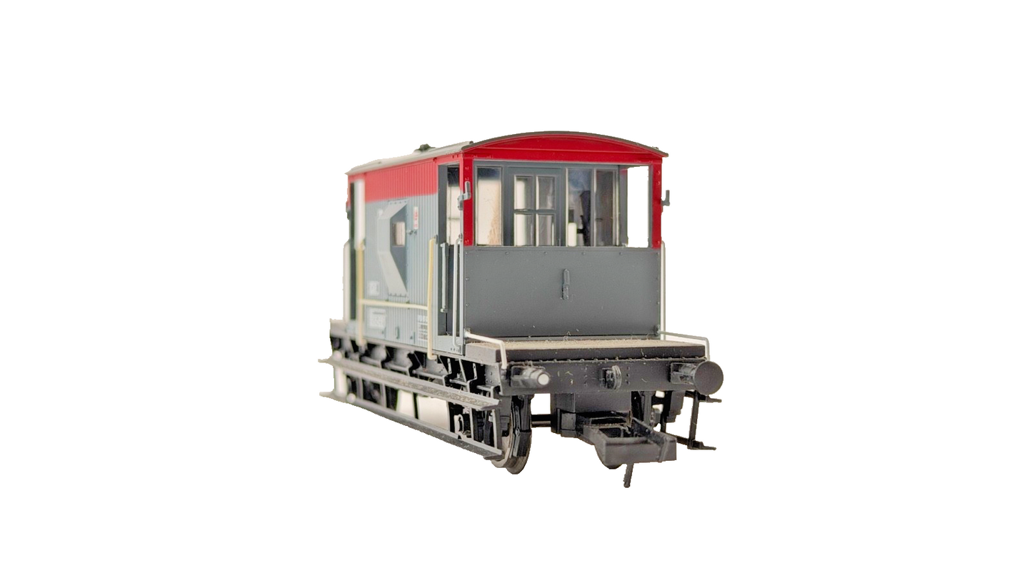 HORNBY 00 GAUGE - RAILFREIGHT RED & GREY 20T BRAKE VAN B954561 - UNBOXED