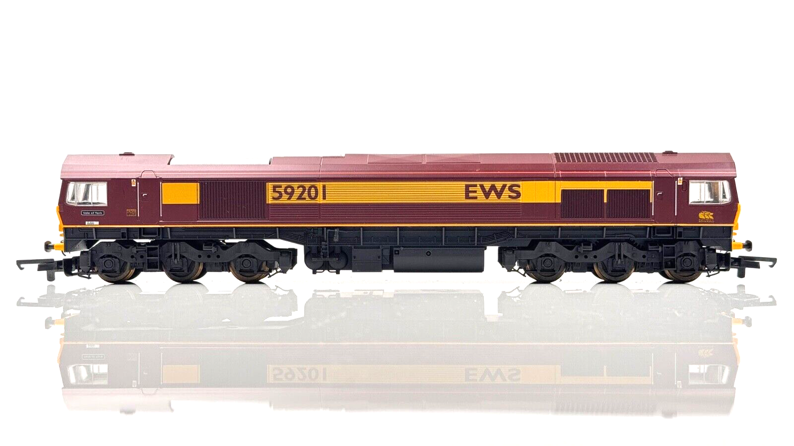 LIMA 00 GAUGE - CLASS 59 DIESEL 59201 EWS VALE OF YORK - UNBOXED