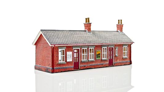 BACHMANN SCENECRAFT 00 GAUGE - 44-0125 - LUCSTON STATION BUILDING - UNBOXED