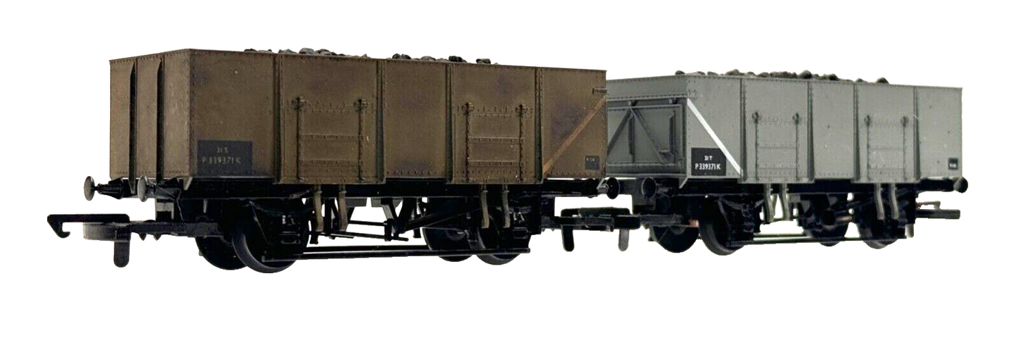DAPOL 00 GAUGE - PAIR OF BR GREY 21T STEEL MINERAL WAGONS (WITH LOADS) - UNBOXED