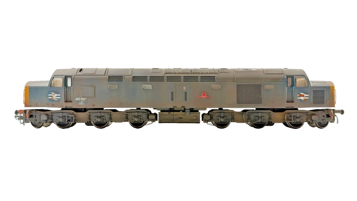 BACHMANN OO GAUGE - CLASS 40 DIESEL 40025 BR BLUE LUSITANIA DCC SOUND WEATHERED