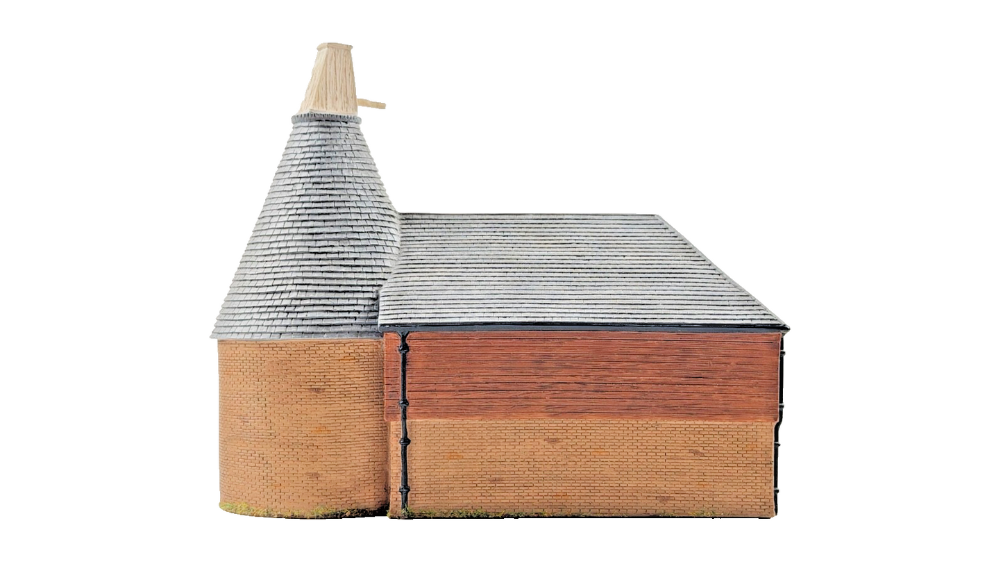 HORNBY OO GAUGE SKALEDALE - R8568 - OAST HOUSE - UNBOXED