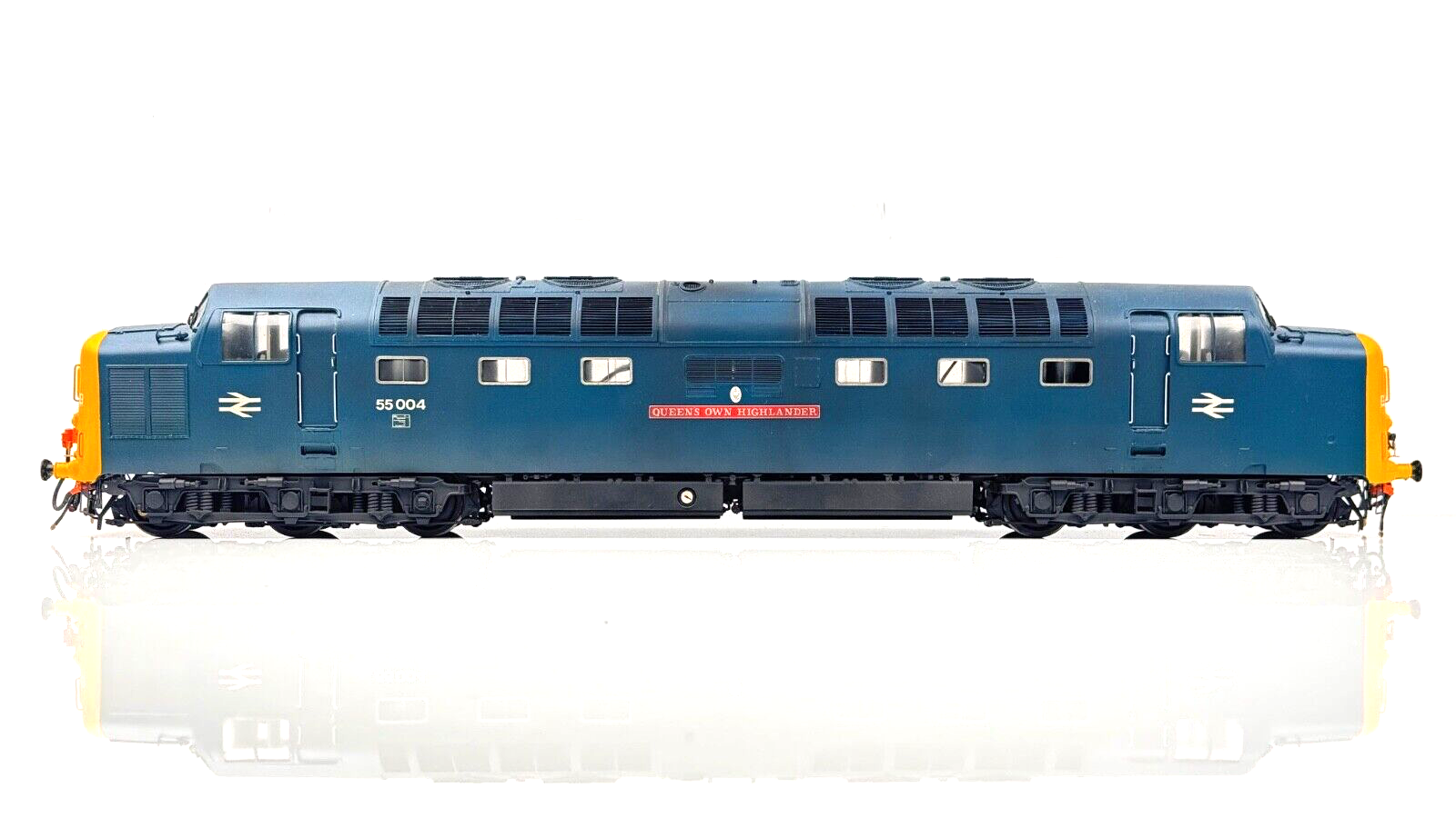DJH O GAUGE - CLASS 55 DELTIC DIESEL BR BLUE QUEENS OWN HIGHLANDER 55004 - SUPER