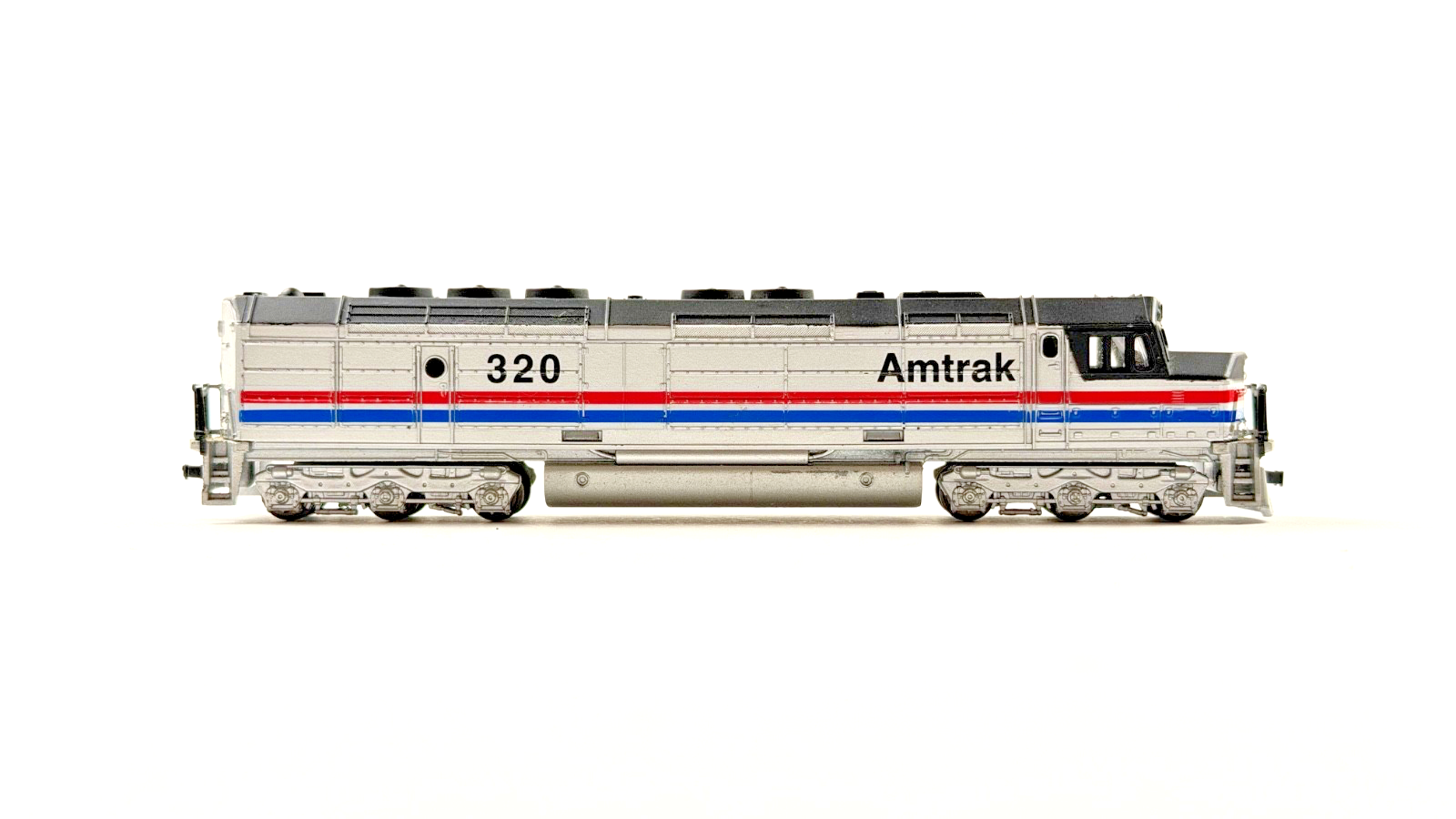 AMERICAN N GAUGE - AMTRAK *NON MOTORISED DUMMY* DIESEL LOCOMOTIVE 320 UNBOXED