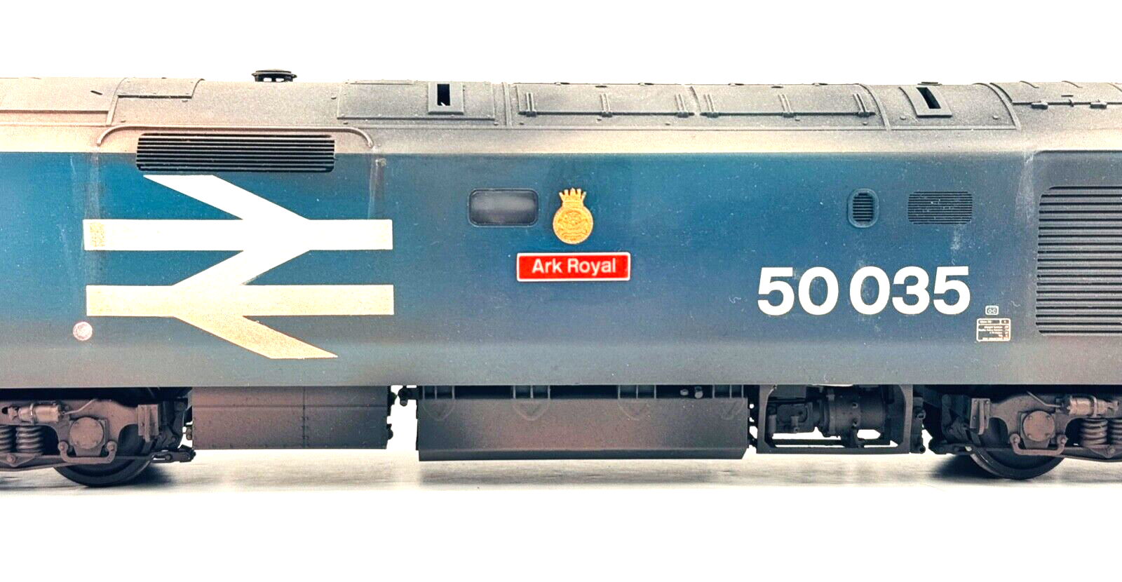 JUST LIKE THE REAL THING O GAUGE - CLASS 50 LARGE LOGO ARK ROYAL 50035 DCC SOUND
