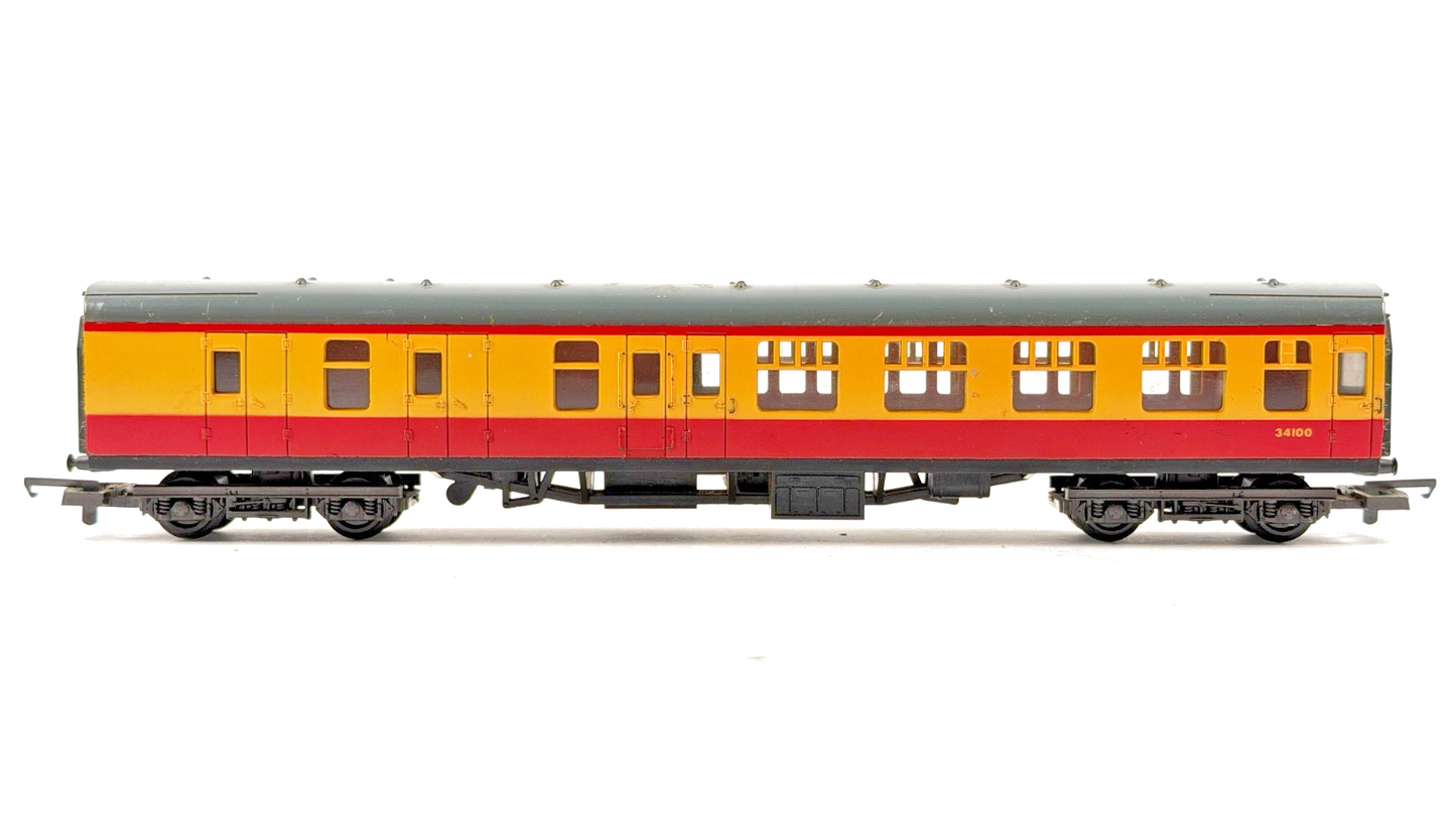 LIMA OO GAUGE BR MK1 BLOOD & CUSTARD PASSENGER COACH 34100 UNBOXED