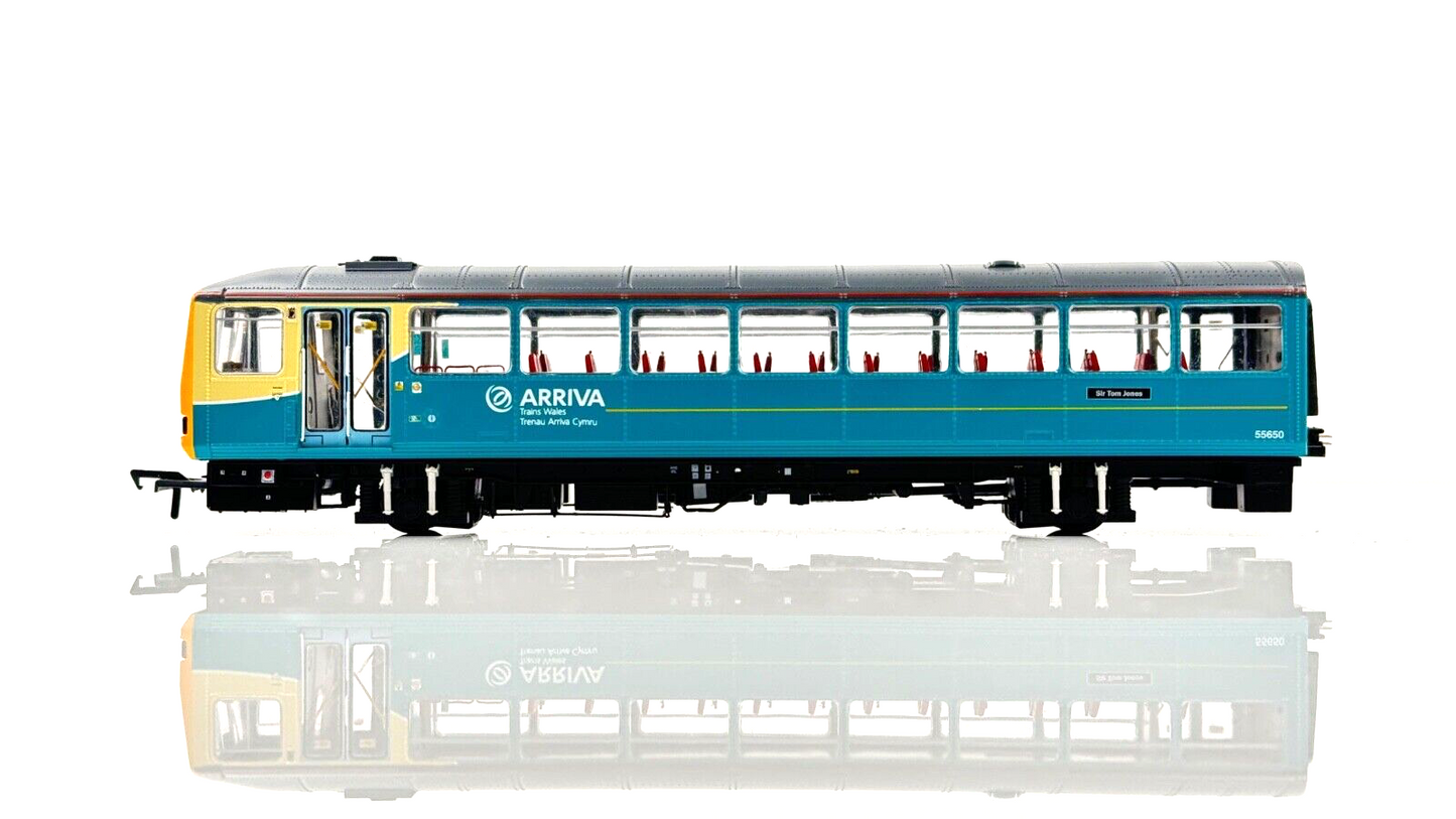 REALTRACK MODELS 00 GAUGE - RT143-212 - CLASS 143 DMU 2 CAR ARRIVA TRAINS WALES