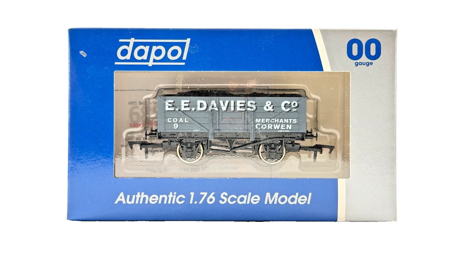 DAPOL 00 GAUGE - E.E. DAVIES COAL MERCHANTS CORWEN WAGON 9 (LIMITED EDITION)
