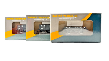 RAPIDO OO GAUGE - 907002/928001/907001 - SECR GREY 7 PLANK & BALLAST WAGONS X 3