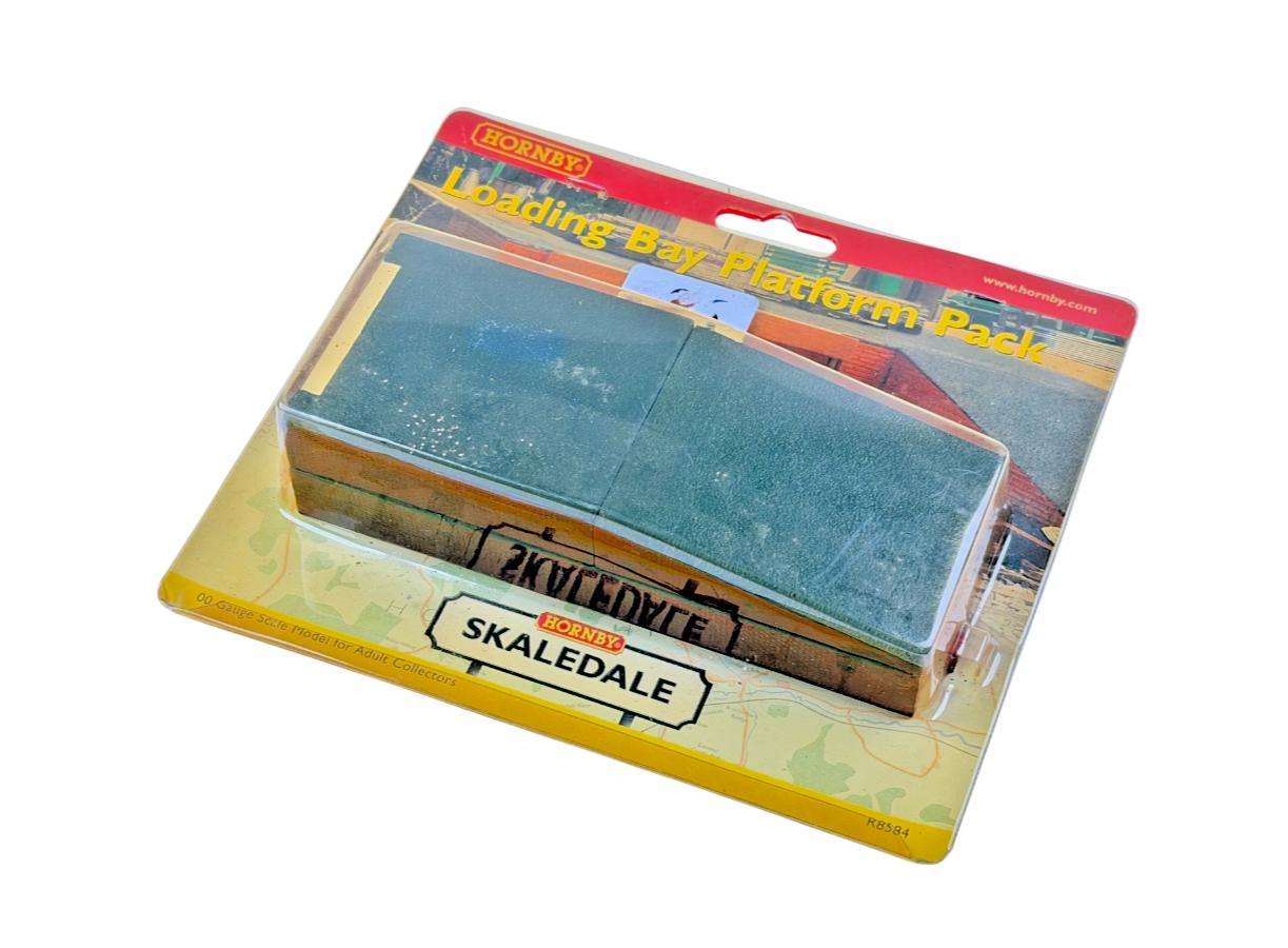 HORNBY 00 GAUGE SKALEDALE - R8584 - LOADING BAY PLATFORM PACK - CARDED