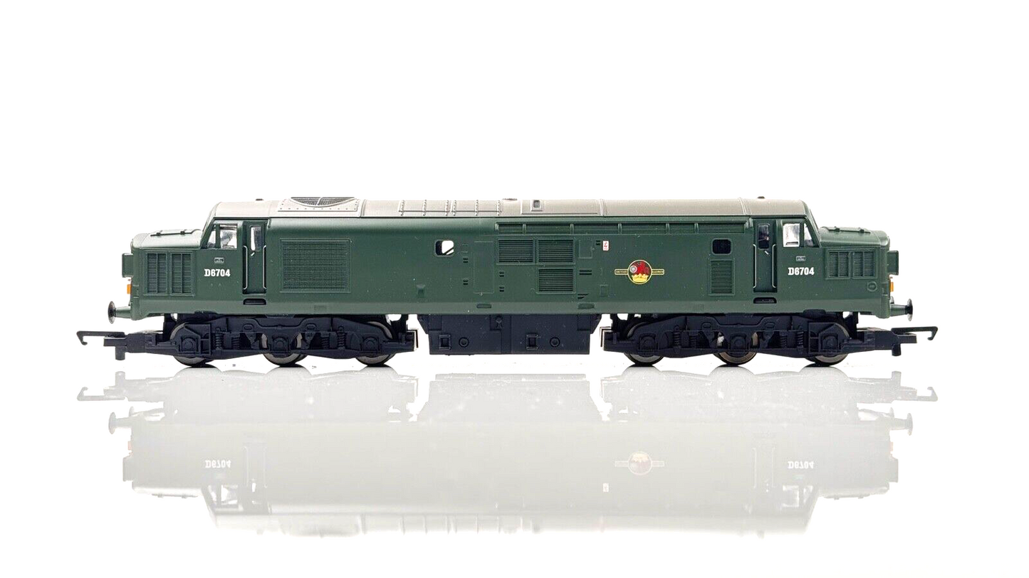 HORNBY 00 GAUGE - CLASS 37 DIESEL D6704 BR GREEN - UNBOXED