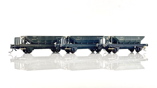 CAMBRIAN KIT BUILT 00 GAUGE - RAKE OF 3 CATFISH HOPPER WAGONS - UNBOXED