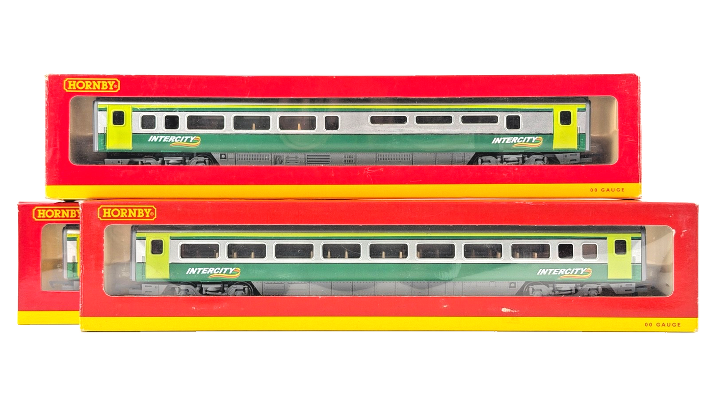HORNBY/CHRIS DYER OO GAUGE - IE IRISH INTERCITY SILVER/GREEN MK4 COACHES X 3