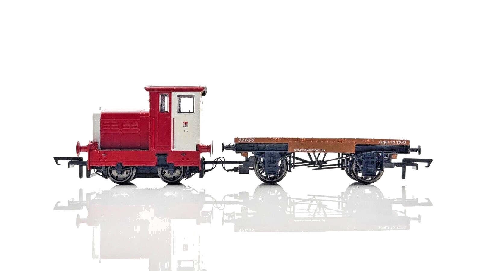 HORNBY 00 GAUGE - R3705 - RUSTON & HORNSBY 48DS 0-4-0 & FLATBED JOHN DEWAR & SON