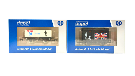 DAPOL 00 GAUGE - 4F-011-148/4F-071-188 - VE & VJ DAY ARMY WAGONS X 2 - BOXED