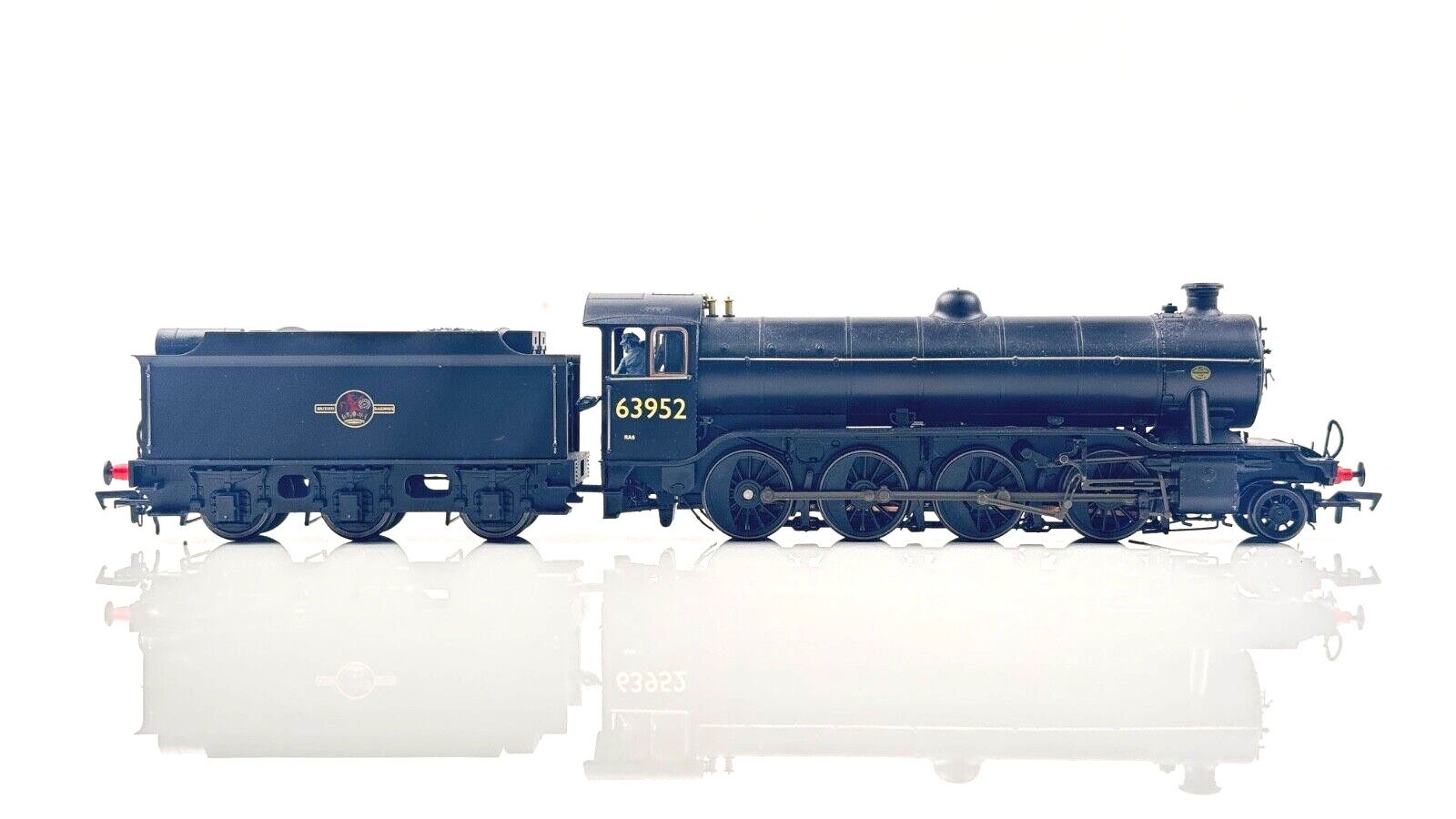 HELJAN 00 GAUGE - 6603913 - BR BLACK O2 TANGO 2-8-0 LOCOMOTIVE 63952 - BOXED