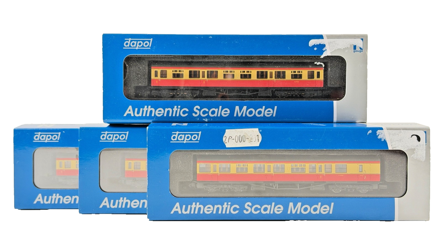 DAPOL N GAUGE - RAKE OF 4 ASSORTED COLLETT COACHES BR CRIMSON CREAM BOXED