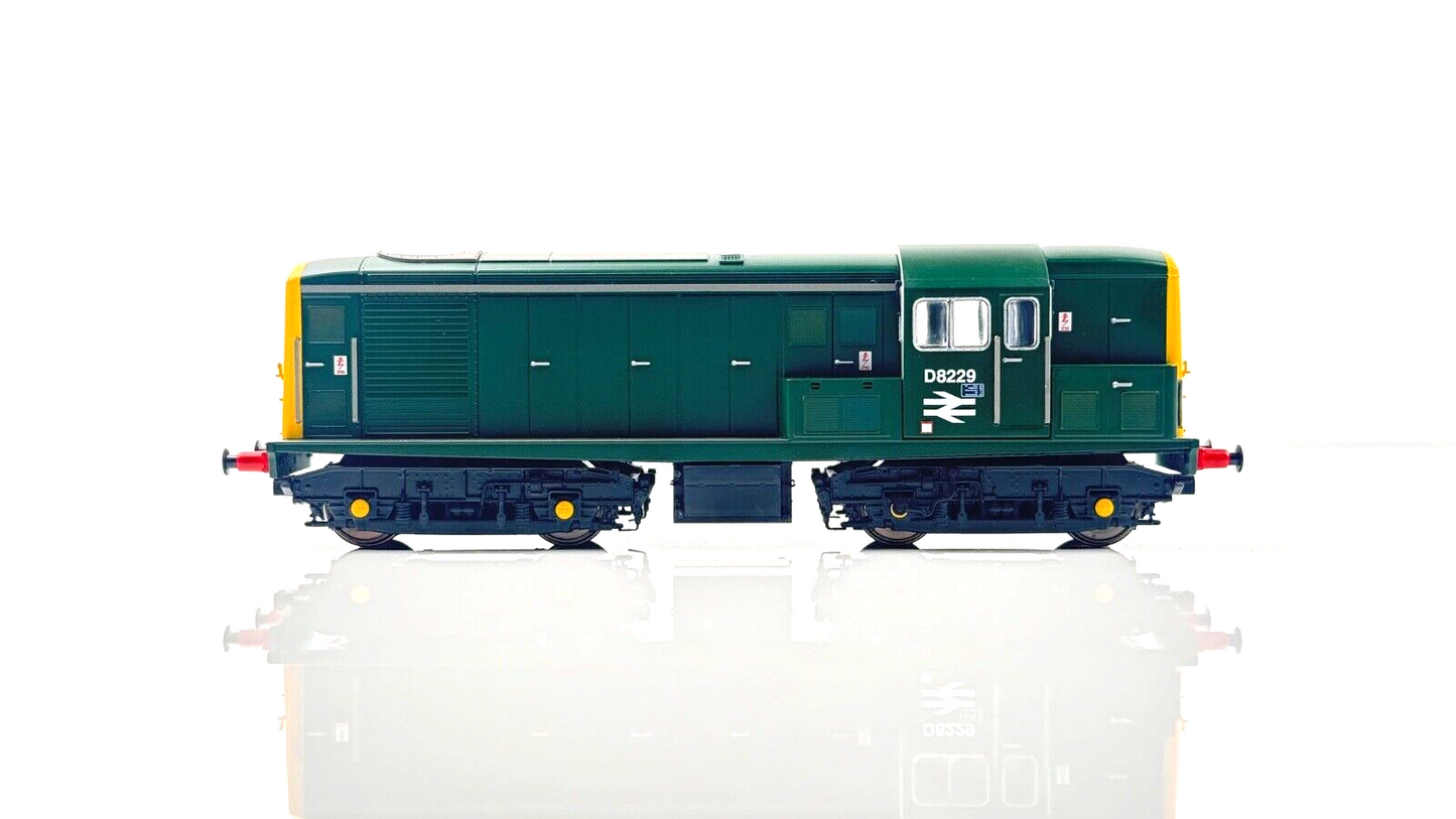 HELJAN 00 GAUGE - 1502 - CLASS 15 DIESEL D8229 BR GREEN FULL YELLOW ENDS BOXED