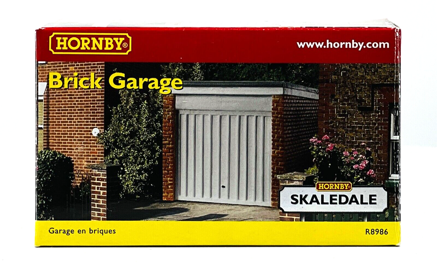 HORNBY SKALEDALE 00 GAUGE - R8552/R8986/R8797 - 2 X GARAGES & NEWSPAPER KIOSK