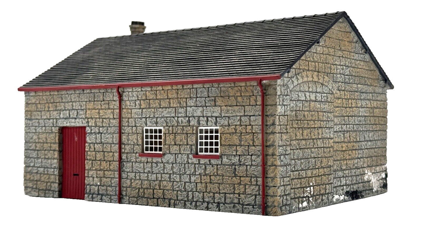 HORNBY 00 GAUGE SKALEDALE - R9742 - NER NORTH EASTERN GOODS SHED - UNBOXED