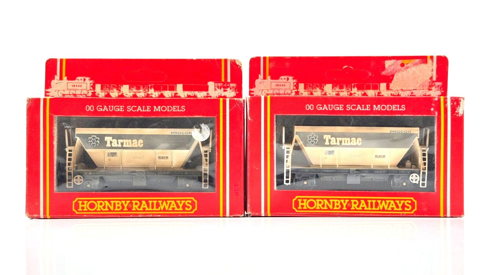 HORNBY 00 GAUGE - R013 - PAIR OF TARMAC PGA HOPPER WAGONS - BOXED