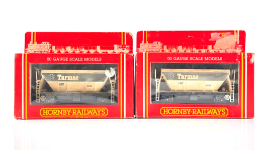 HORNBY 00 GAUGE - R013 - PAIR OF TARMAC PGA HOPPER WAGONS - BOXED