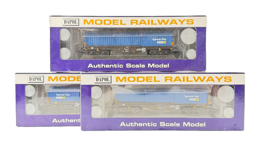 DAPOL OO GAUGE - B747E/G/H - RAKE OF 3 TELESCOPIC STEEL HOOD WAGONS TIPHOOK RAIL