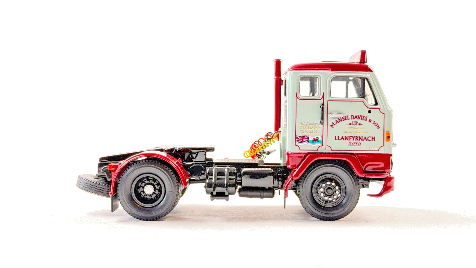 CORGI 1/50 SCALE CC13108 MANSEL DAVIES DYDED VOLVO F88 4X2 TRACTOR UNIT UNBOXED