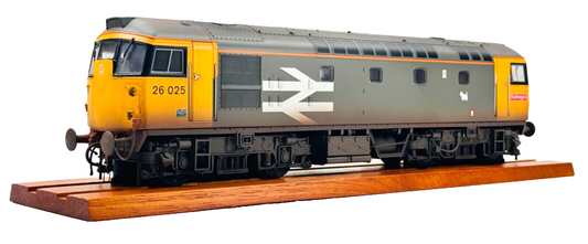 HELJAN O GAUGE - 2683 - CLASS 26 DIESEL 26025 RAILFREIGHT RED STRIPE WEATHERED